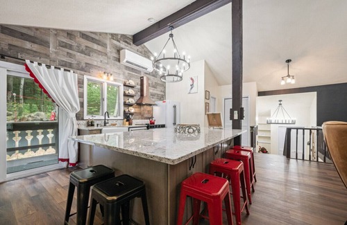 Jackson Chalet De Esquí | The Crimson Cocoa Chalet