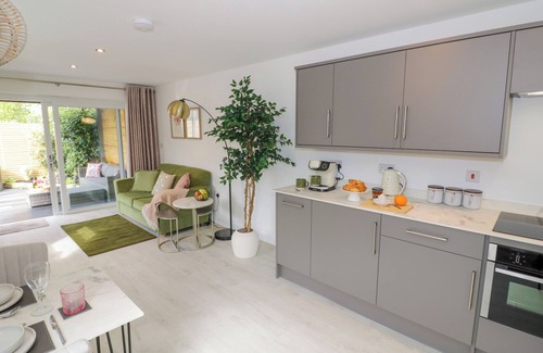 Oxhill Cabaña | THE CROFT, romantic, with a garden in Shipston-On-Stour