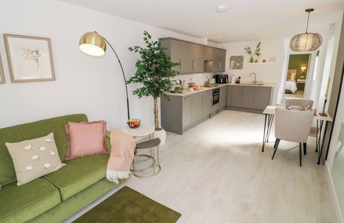 Oxhill Cabaña | THE CROFT, romantic, with a garden in Shipston-On-Stour