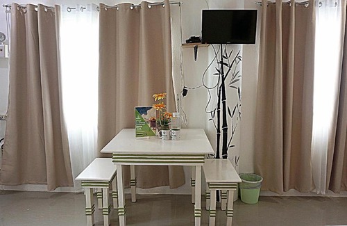 Oslob Cama Y Desayuno | The Cronin Residences by Cocotel