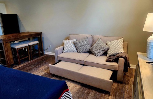 West Mystic Apartamento | The Crow's Nest at the Blue Anchor. Ready for 2025