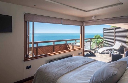 Ventnor Cabina | The Crow's Nest, Ventnor Beach (with Hot Tub)