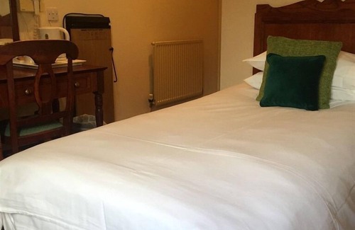 Swindon Hotel | The Crown Inn