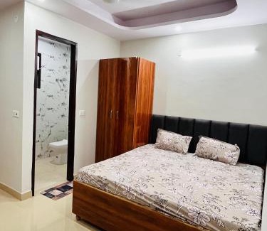 DLF Phase 3 Hotel | The Crystal Inn