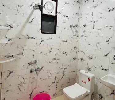 DLF Phase 3 Hotel | The Crystal Inn