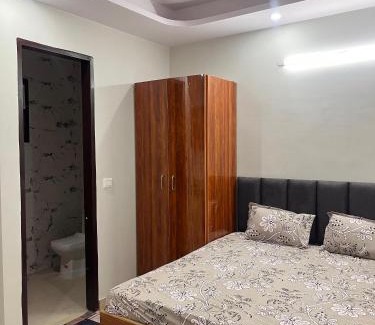 DLF Phase 3 Hotel | The Crystal Inn