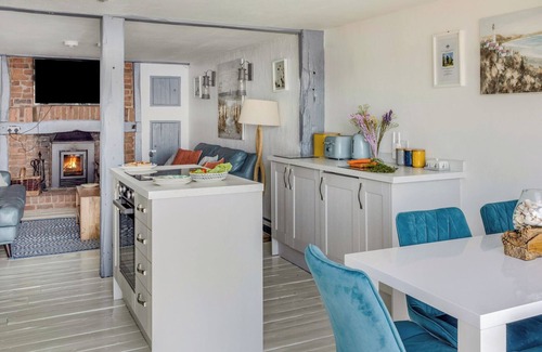 Sennen Cove Cabaña | THE CUBBY HOLE, pet friendly, country holiday cottage in Sennen Cove