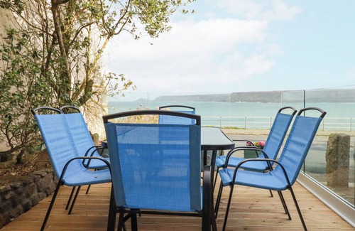 Sennen Cove Cabaña | THE CUBBY HOLE, pet friendly, country holiday cottage in Sennen Cove