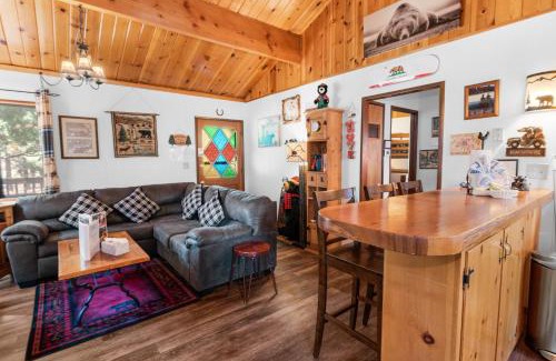 Big Bear Lake Casa | The Cuddle Inn - True feeling of a great cabin! Beautiful and homey! Walking distance to the lake!