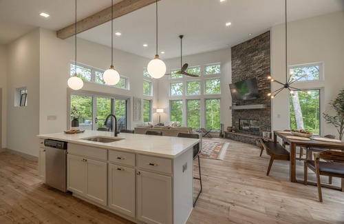 Innsbrook Cabina | The Curated Treehouse by Innsbrook Vacations!