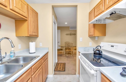 South Main Condominio | The Cure Lounge "Your away from home Antidote"