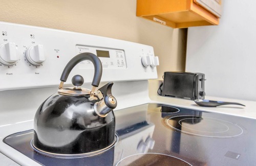 South Main Condominio | The Cure Lounge "Your away from home Antidote"