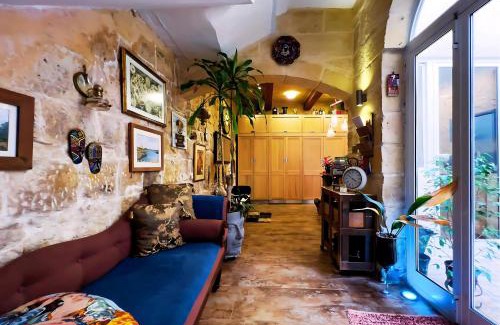 Zejtun Casa | The Curiosities House - Artistic & Experiential retreat