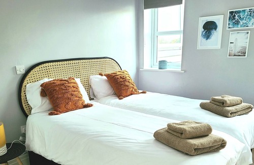 Hastings Apartamento | The Curious Lobster-modern Modern 3 Bed Flat Near Hastings Old Town