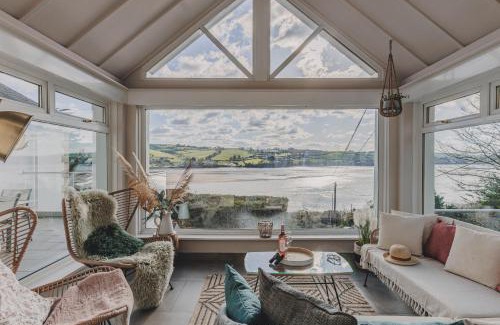 Teignmouth Casa | The Curlews - Waterside, boutique home with 10 person spa