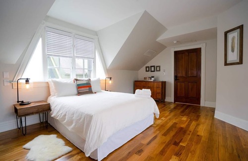 Five Points Cama Y Desayuno | The Curtis Park Club | Beer + Wine| Sleeps 22