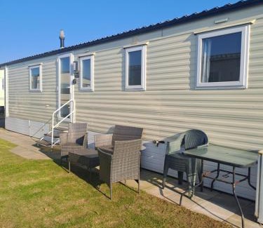 Porthcawl Otro | The Cwtch Caravan Trecco Bay