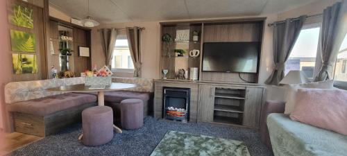 Porthcawl Otro | The Cwtch Caravan Trecco Bay