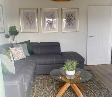 Kenfig Hill Apartamento | The Cwtch Pet Friendly Ground Floor Flat Near M4 and Porthcawl