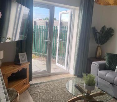 Kenfig Hill Apartamento | The Cwtch Pet Friendly Ground Floor Flat Near M4 and Porthcawl