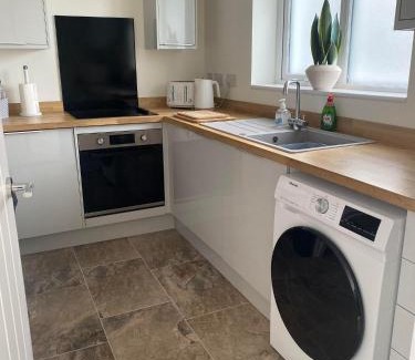 Kenfig Hill Apartamento | The Cwtch Pet Friendly Ground Floor Flat Near M4 and Porthcawl