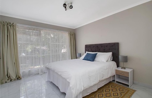 Greater Johannesburg Metropolitan Area Casa | The Cycad. 4-Bed Home next to Clearwater Mall