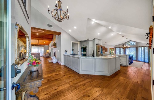 Ingram Casa | THE CYPRESS HOUSE - 5 Bedroom, River, Pool & Hot Tub