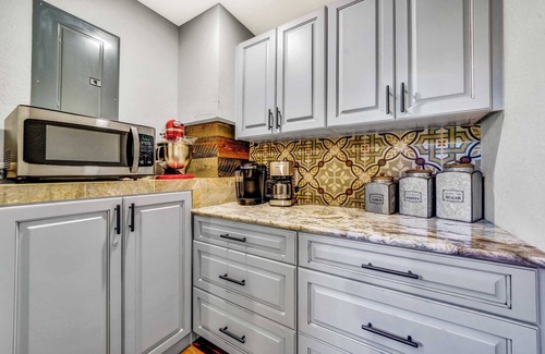 Ingram Casa | THE CYPRESS HOUSE - 5 Bedroom, River, Pool & Hot Tub