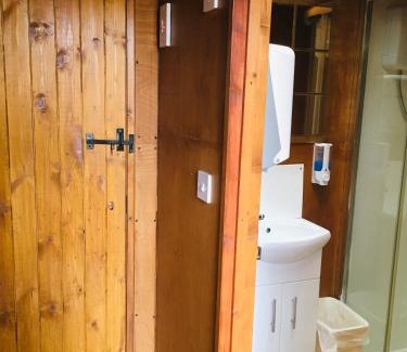 South Molton Otro | The Dainty Den, Headgate Farm,