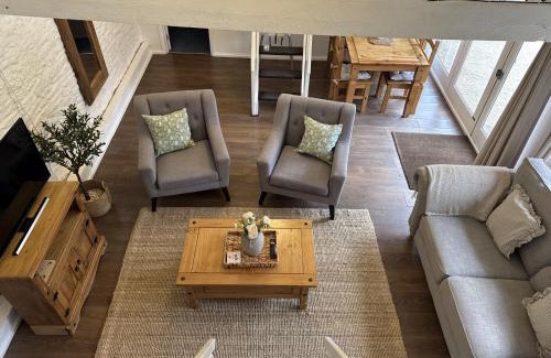 Lechlade Casa | The Dairy Cotswolds Cottage Farm With Pool