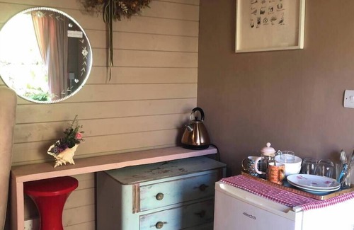 Whitstable Chalet De Esquí | The Dairy - Seaside Couples Escape in Whitstable