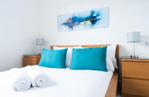Castle Donington Casa | The Dakota - next to East Midlands Airport