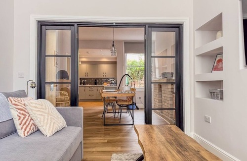 Sneinton Casa | The Dale | Large 4BR House