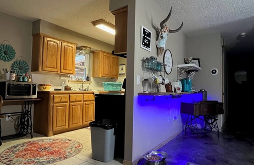 Hoyt Casa | The Dam Lakehouse -Beautiful 3-bedroom home 1/2 mile from Lake Eufaula Dam
