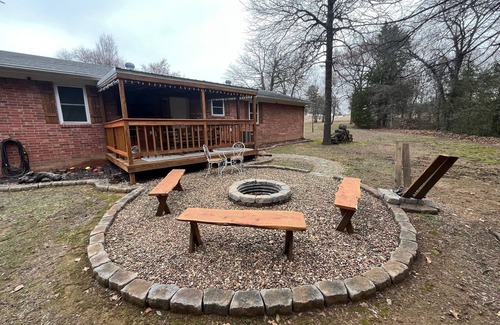 Hoyt Casa | The Dam Lakehouse -Beautiful 3-bedroom home 1/2 mile from Lake Eufaula Dam