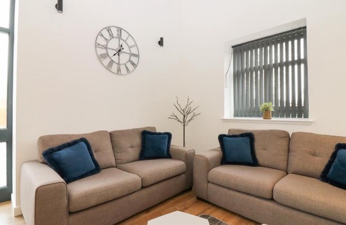 Keith Apartamento | The Dance Hall at The Institute Executive Apartments