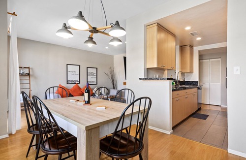 Sawtelle Condominio | The Danish Two-Bedroom Suite
