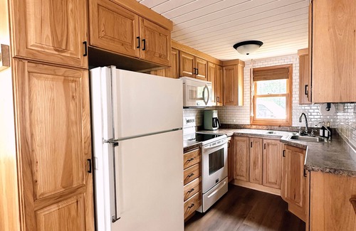 Alexandria Cabina | The Darling Cabin, 60's Charm + Modern Flair