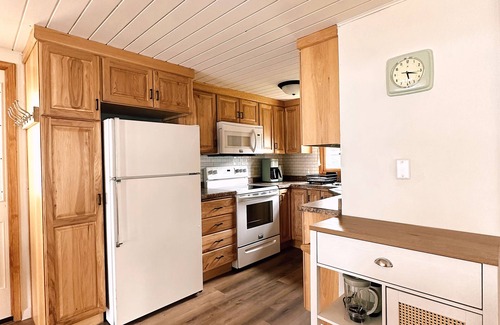Alexandria Cabina | The Darling Cabin, 60's Charm + Modern Flair