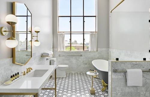 Visalia Hotel | The Darling Hotel
