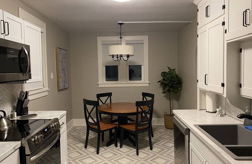 Eau Claire Apartamento | The Davis Historic Home