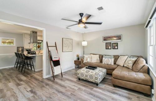 Statham Casa | The Dawg House Pet-Friendly Near UGA and Ga Club