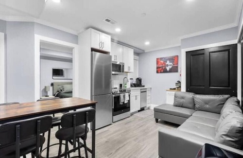 Kingman Park Apartamento | The DC Getaway+2BD condo+Private Parking
