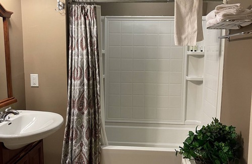 Summit Casa | The DeBary Inn
