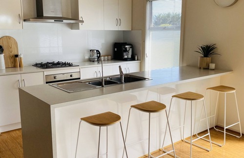 Goolwa South Casa | The Deck ~ Goolwa. Close to River and Beach - WIFI
