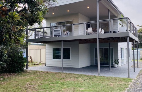 Goolwa South Casa | The Deck ~ Goolwa. Close to River and Beach - WIFI