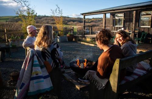 Westbrook Court Casa | The Deckhouse, cabin with big deck nr Hay-on-Wye