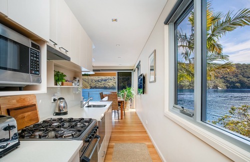 Cottage Point Casa | Waterfront Guesthouse