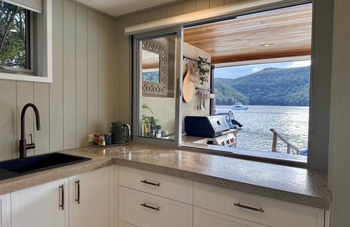 Cottage Point Casa | Waterfront Guesthouse
