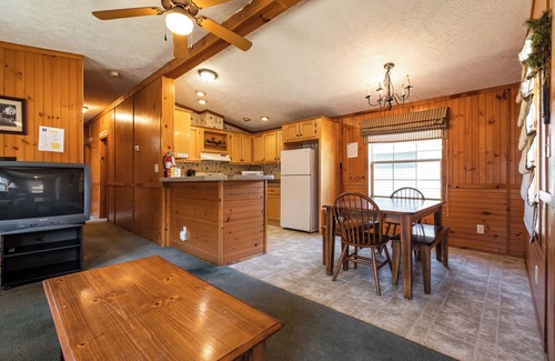 Neillsville Cabina | The Deer Cabin at the Riviera Resort in Neillsville, Wisconsin!